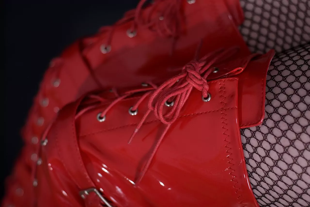 ЛАЧЕНИ АКСЕСОАРИ, ДРЕХИ, ОБУВКИ, ЧАНТИ Съновник ЛАЧЕНИ АКСЕСОАРИ, ДРЕХИ, ОБУВКИ, ЧАНТИ