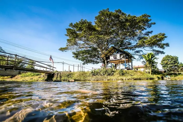Тълкуване на сън за ПЛУВАШ ли в бистра вода