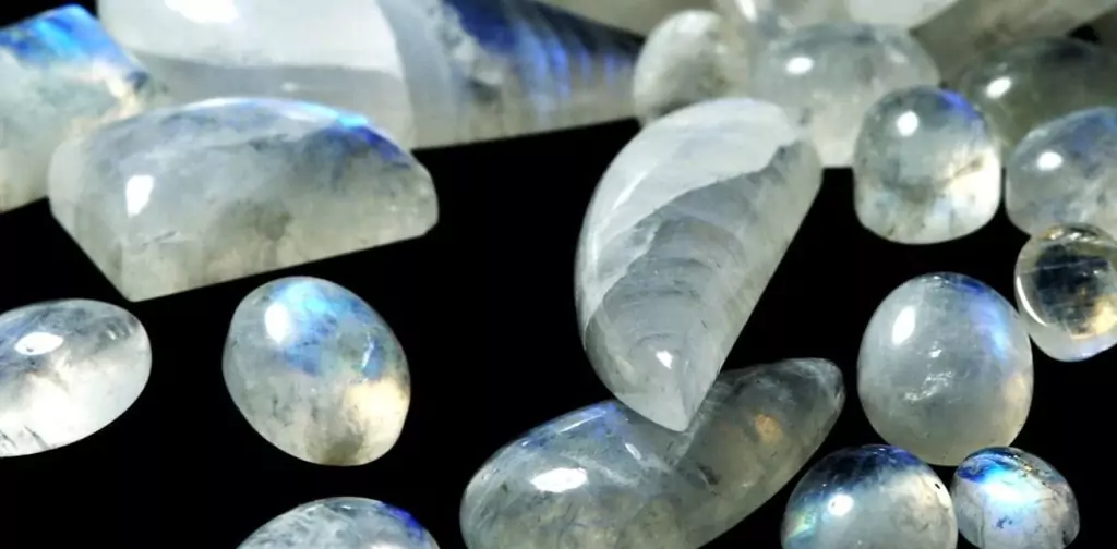 Лунен камък