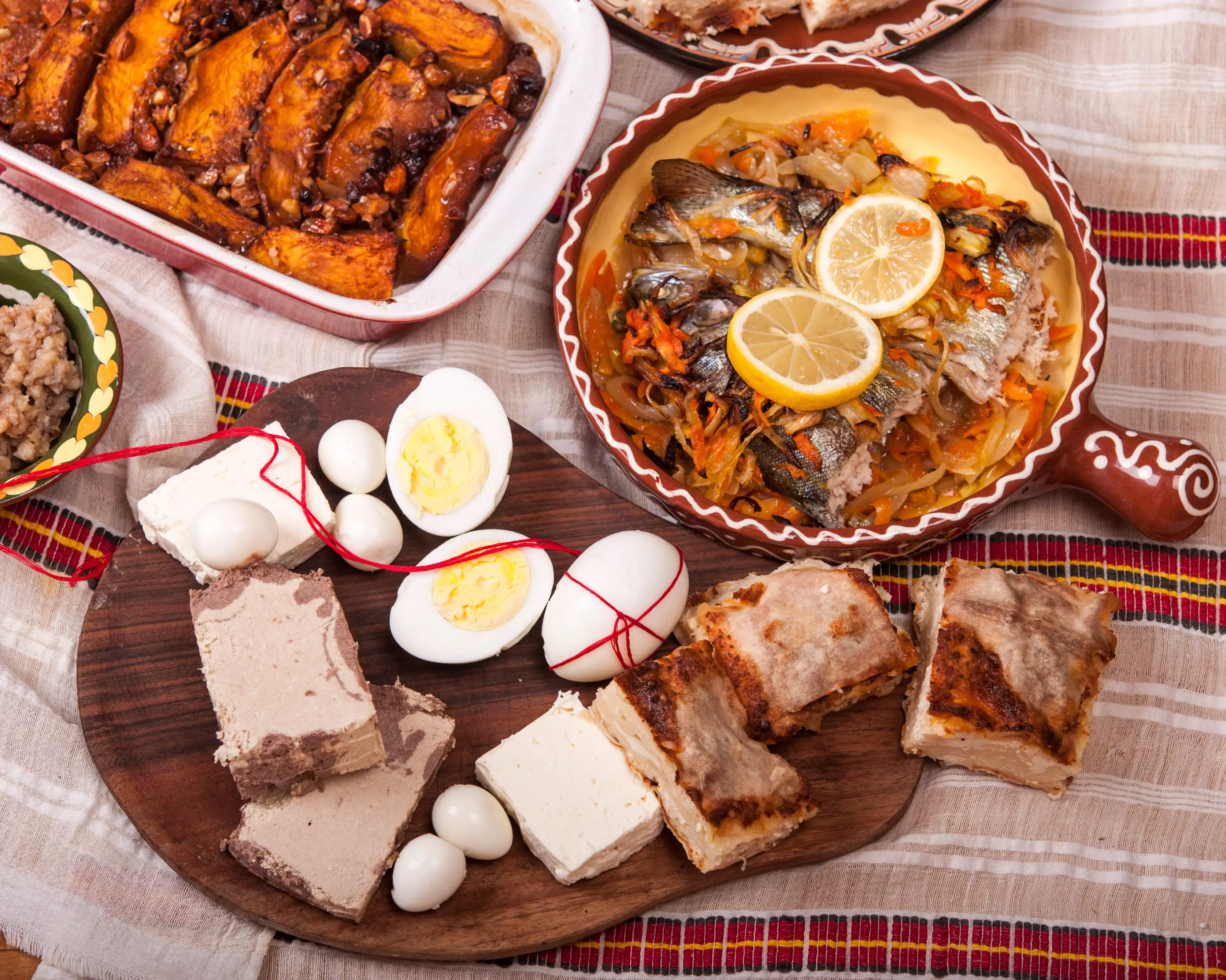 обичаи и храна за Сирни заговезни