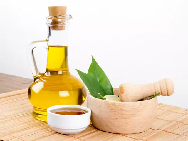 Облекчаване на кашлицата с мед зехтин и ракия