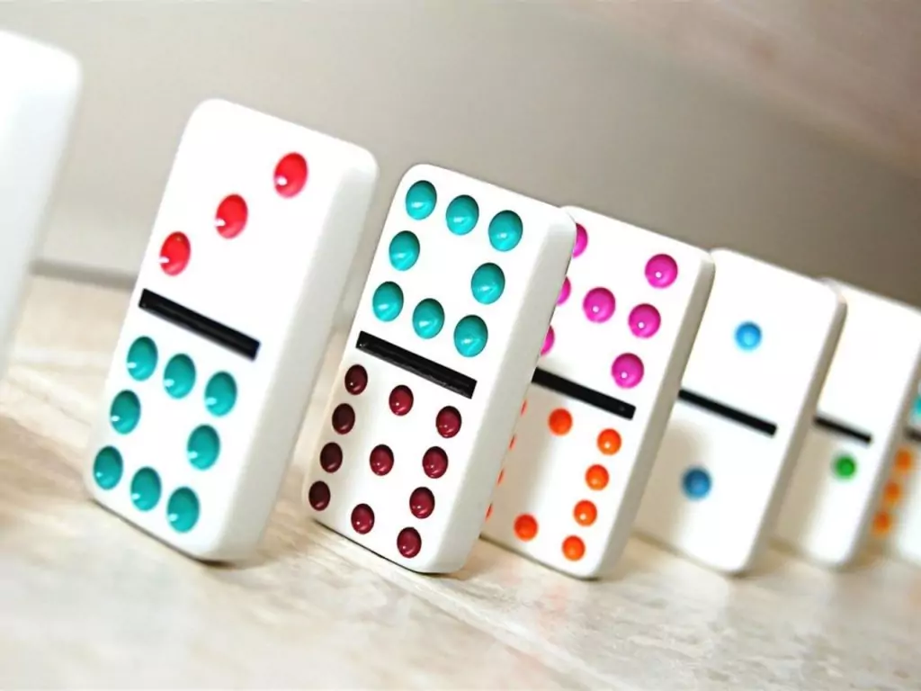 Гадаене с домино