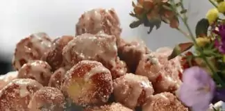 Бухтички с череши и шоколадов сос