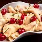 Кнедли с извара и череши