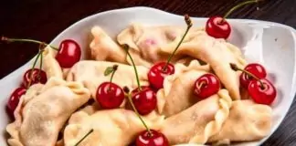 Кнедли с извара и череши