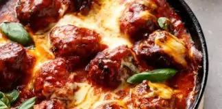 Кюфтета на тиган с доматен сос и кашкавал