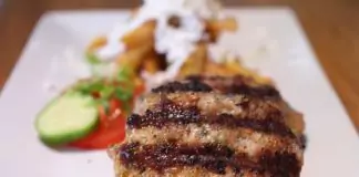 Кюфтета от свинска и телешка кайма на скара