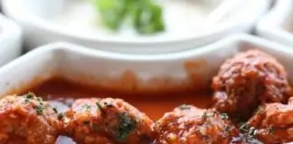 Кюфтета с доматен сос