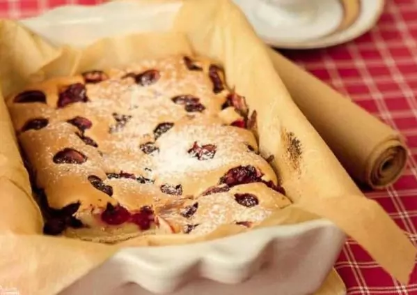 Черешова шарлота