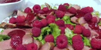 Патешко магре със сос от малини