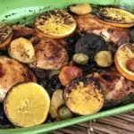 Пилешки гърди със сушени плодове, портокал и маслини