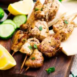 Пилешки шишчета с ядки и орехов сос