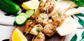 Пилешки шишчета с ядки и орехов сос