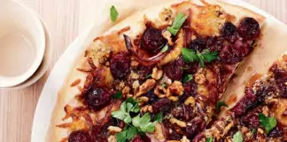 Сладка пица с ядки и стафиди