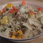 Салата с айсберг и малинов дресинг