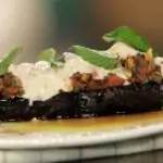 Салата с орехи и патладжан