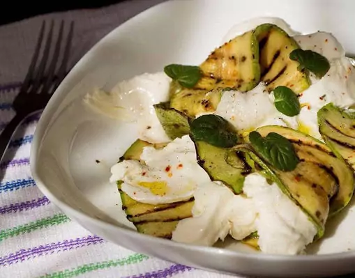 салата със сирене бурата