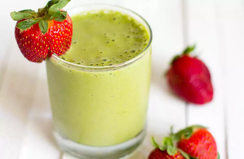 Смути от спанак и ягоди