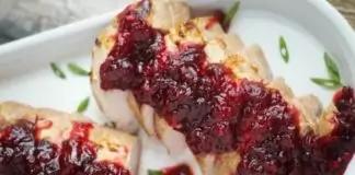 Свинско филе със сос от боровинки и малини