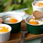 Запечени яйца със сирене във формички