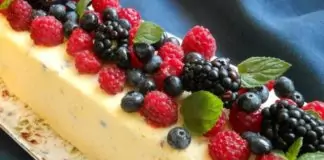 Семифредо с горски плодове