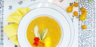 Гореща супа от жълти доматчета