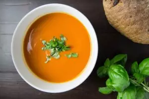 Топла или студена, лятната супа е все полезна