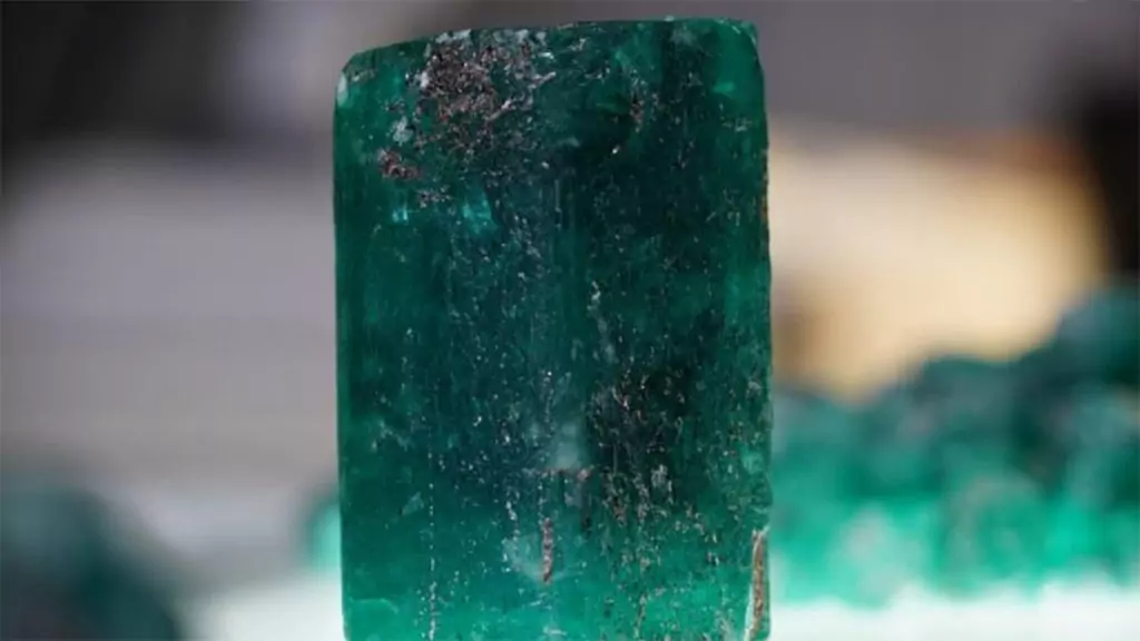 Изумруд през април