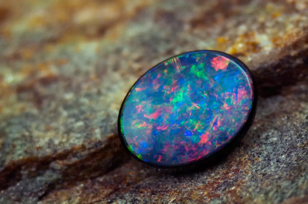 Опал през юни