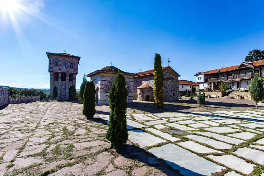 Църногорски (Гигински) манастир притежава лековита вода