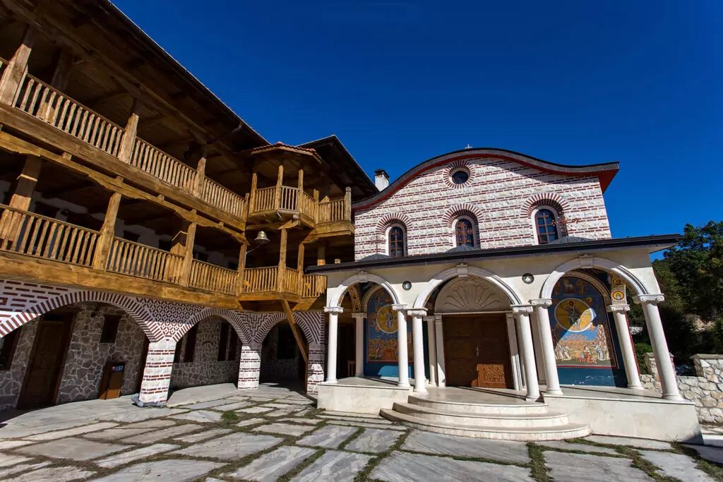 Вълшебно аязмо цери 20 болести