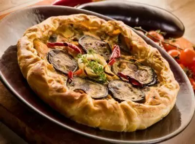 Киш с патладжан и домати