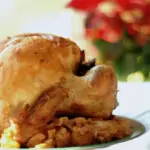 Пълнена кокошка със зеле и булгур