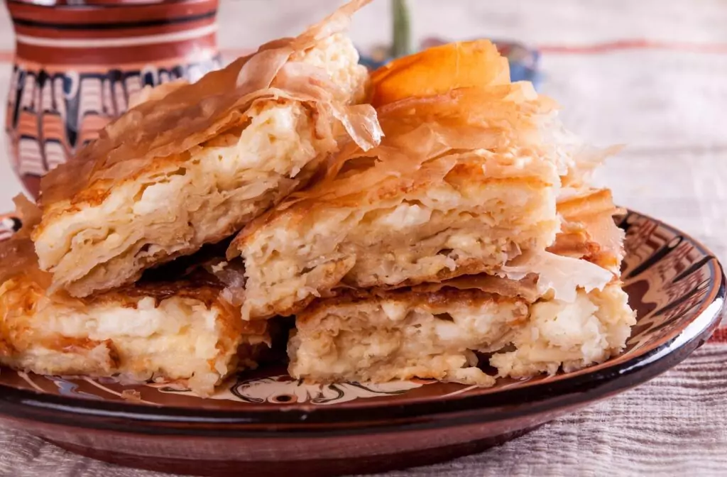 Баница с извара и мас
