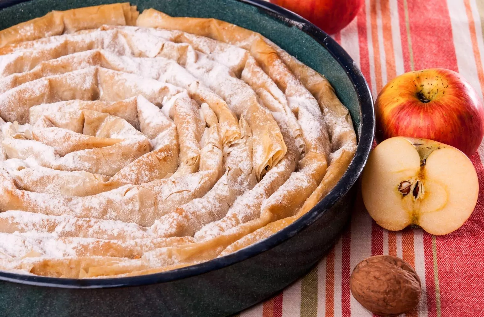 баница с ябълки