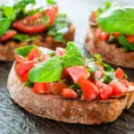 Брускети с домати и босилек