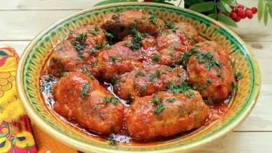 Кюфтета с елда и доматен сос