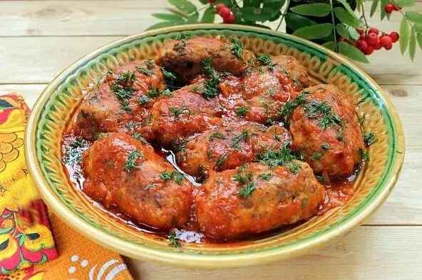 Кюфтета с елда и доматен сос