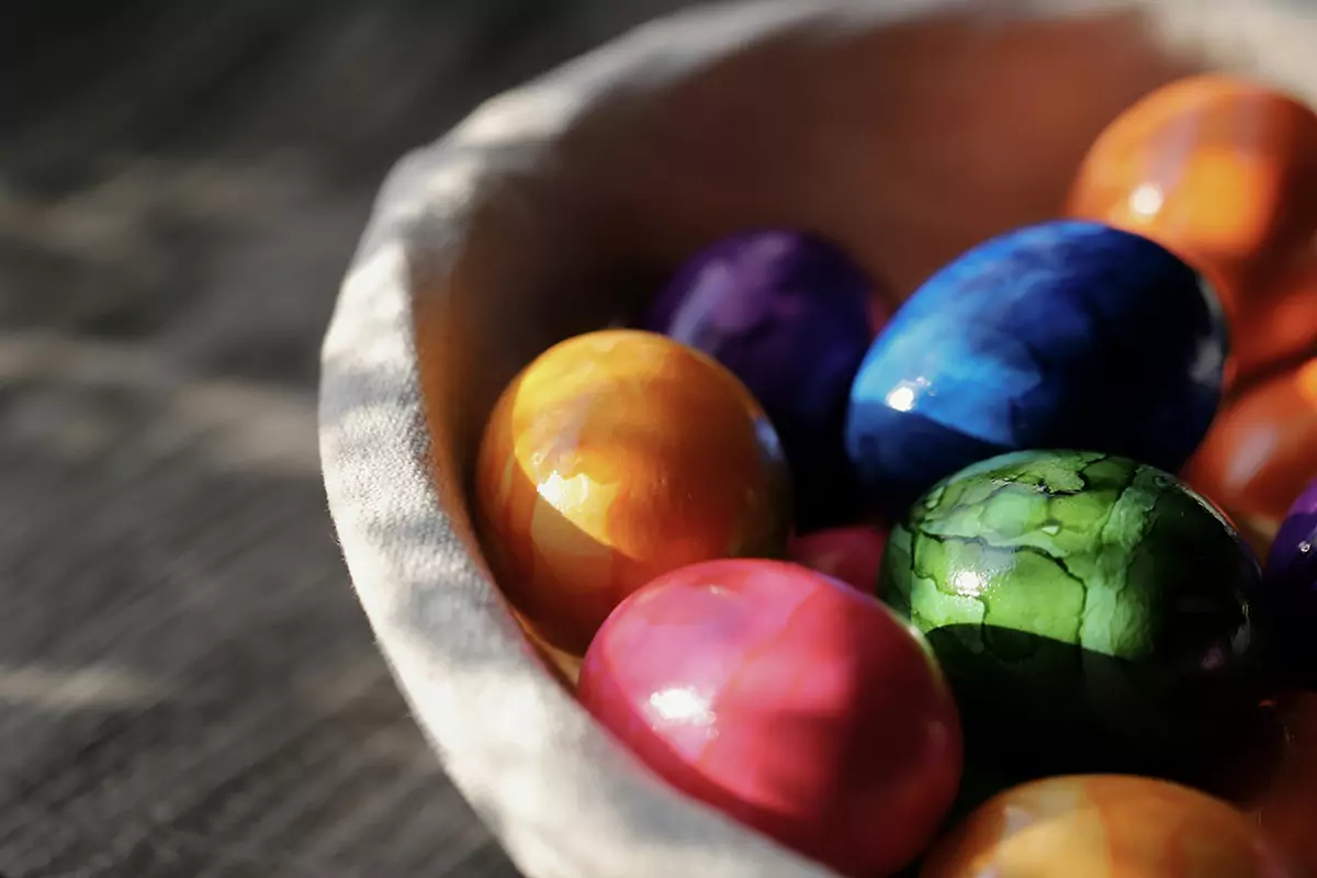 Боядисване на великденски яйца – традиции, идеи и любопитни факти