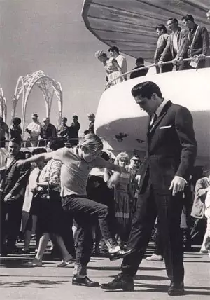 Младия Кърт Ръсел среща Елвис Пресли, 1963 Младия Кърт Ръсел среща Елвис Пресли, 1963